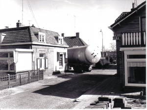 F67 Tanktransport 1965, hoek het Hoge-Raadhuisstraat, 2